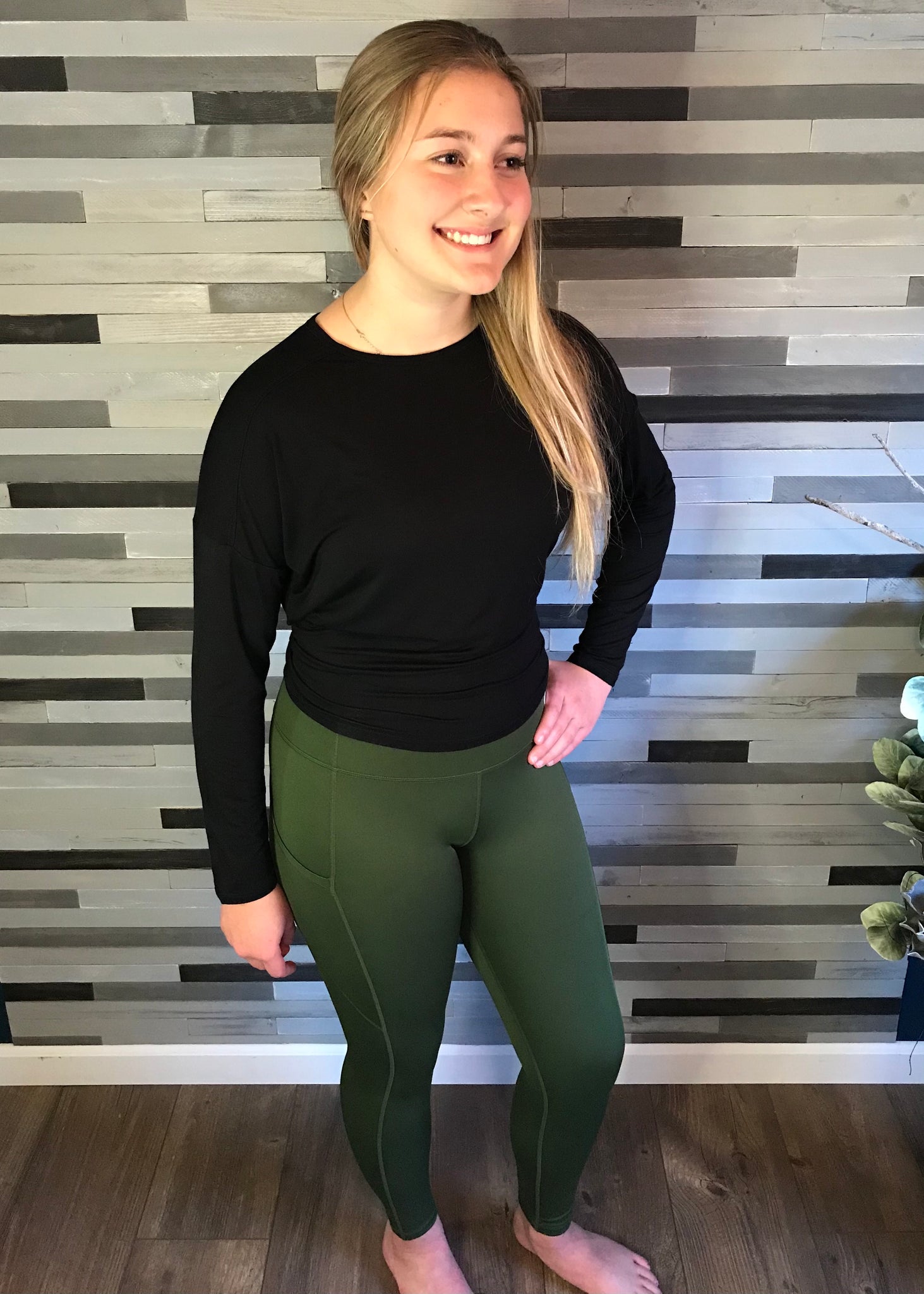 Olive Green High-Waist Tech Pocket Leggings – Brick Road Boutique