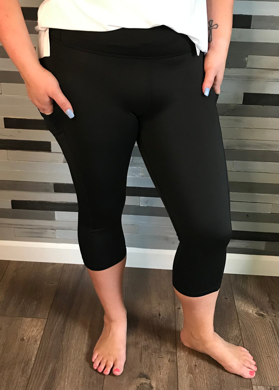 Black High Rise Tech Pocket Capri Legging – Brick Road Boutique